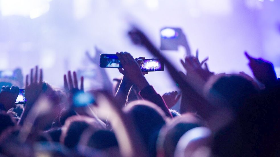 Der Versuch, an Tickets für Riesenkonzerte zu kommen, gleicht für viele Fans inzwischen einem Wettkampf. (Symbolbild) Foto: Christophe Gateau