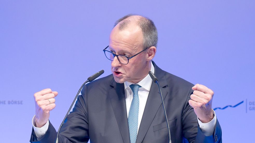 Kanzler Merz will nach eigenen Worten „noch vor dem Jahresende 2026 die Reform der Altersversorgung“ in Deutschland auf den Weg bringen. Dabei sollen die drei Säulen – also gesetzliche Rente sowie private und betriebliche Altersvorsorge – auch im Verhältnis zueinander neu gewichtet werden. (Archivbild) Foto: Boris Roessler