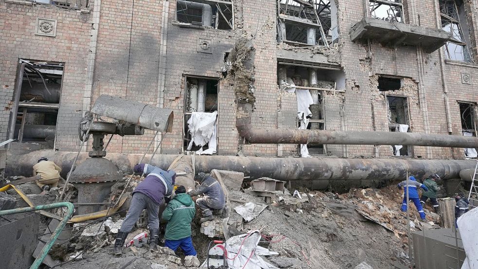 Der russische Angriffskrieg in der Ukraine beschäftigt auch viele Menschen in Deutschland sehr. (Archivbild) Foto: Sergei Grits/AP/dpa