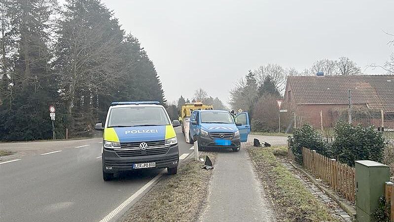 Eine gebrochene Achse an einem Transporter war das Resultat eines Verkehrsunfalls, der sich am Dienstagvormittag in Collinghorst ereignet hat. Foto: Astrid Fertig