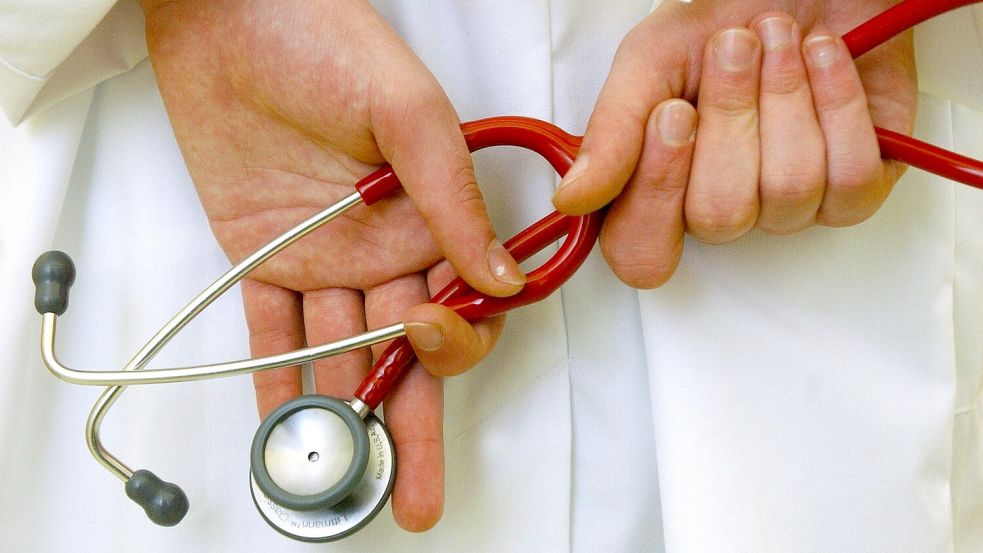 Kosten Besuche in der Arztpraxis bald eine Gebühr? Foto: Patrick Pleul/Zentralbild/dpa