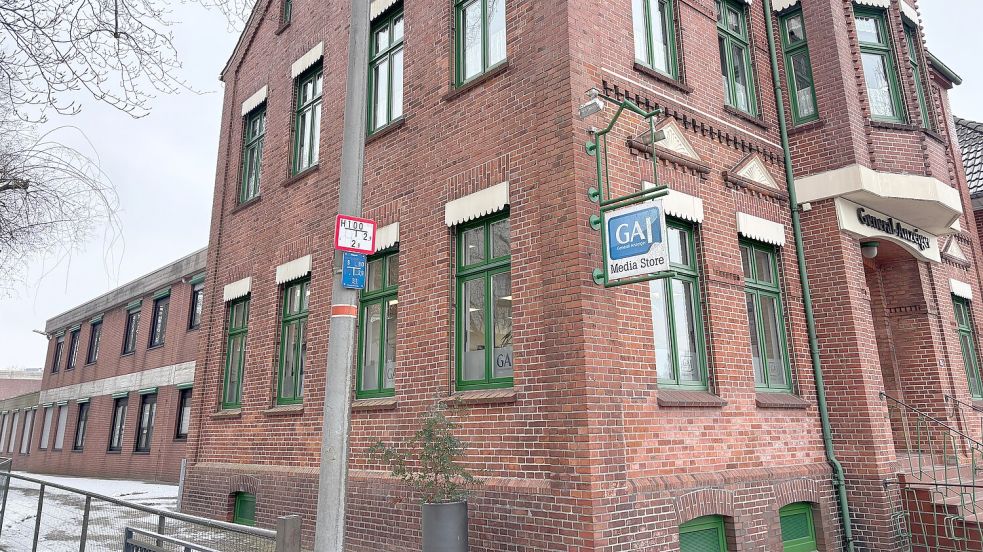 Im traditionsreichen Altbau am Untenende ist weiterhin der General-Anzeiger untergebracht. Dahinter erstrecken sich große weitere Gebäudeteile. Einige davon sollen in zwei Bauabschnitten für das Familienzentrum umgebaut werden. Foto: Marion Janßen