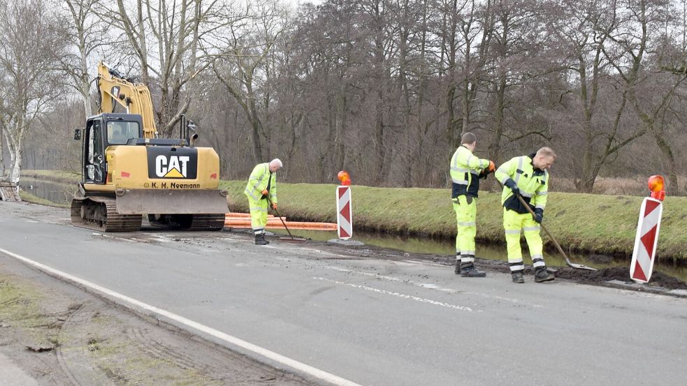 Die Reparaturarbeiten an der Unfallstelle dauern an. Foto: Henrik Zein