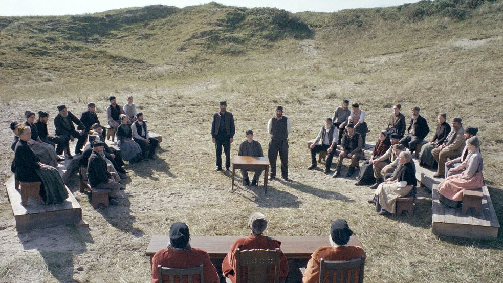 Weil die Inselgemeinschaft dem Heimkehrer nicht glaubt, fordert sie ein Dorfgericht ein. Foto: Florian Mag