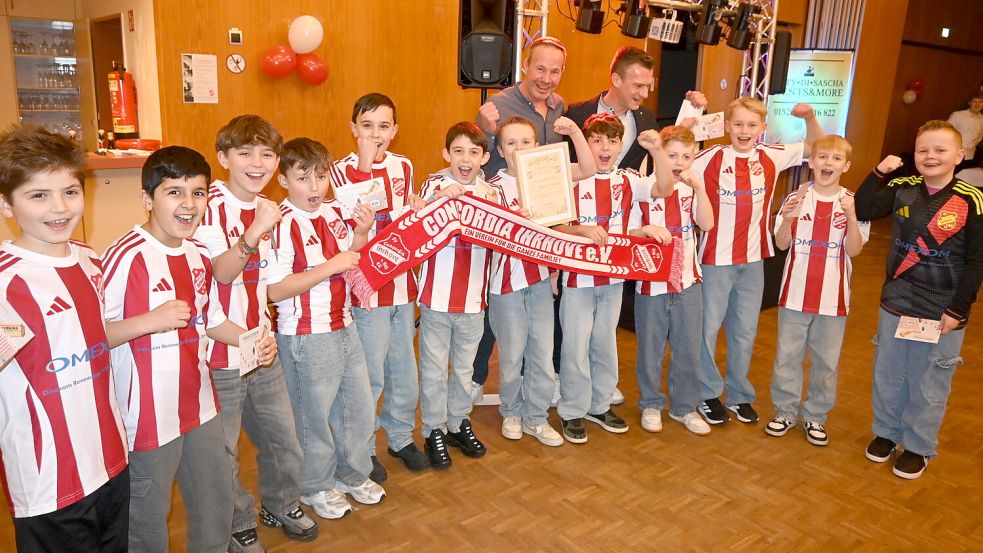 Groß war der Jubel bei den E-Junioren von Concordia Ihrhove. Foto: Holger Weers