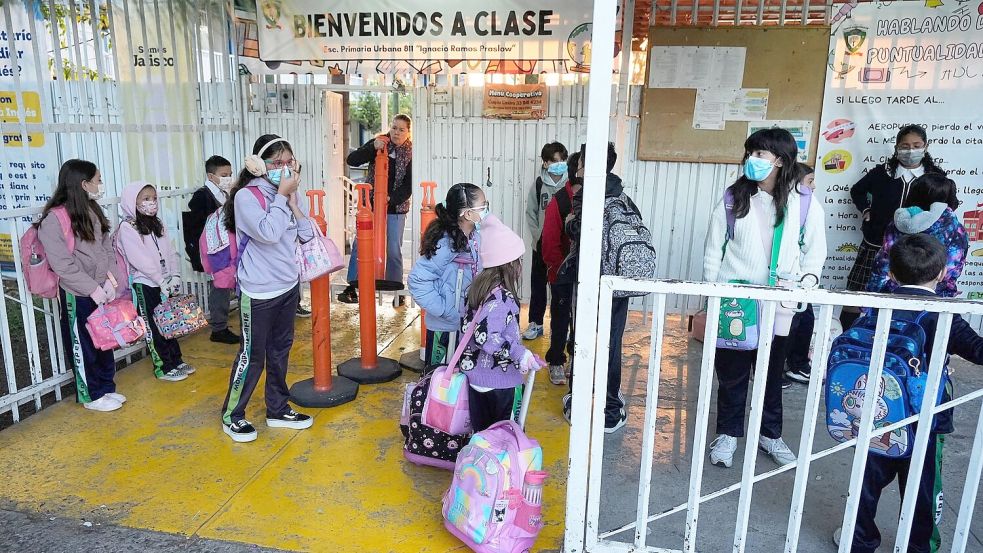 Viele nutzen in Mexiko die Chance auf eine schnelle Impfung. Foto: Fernando Llano/AP/dpa