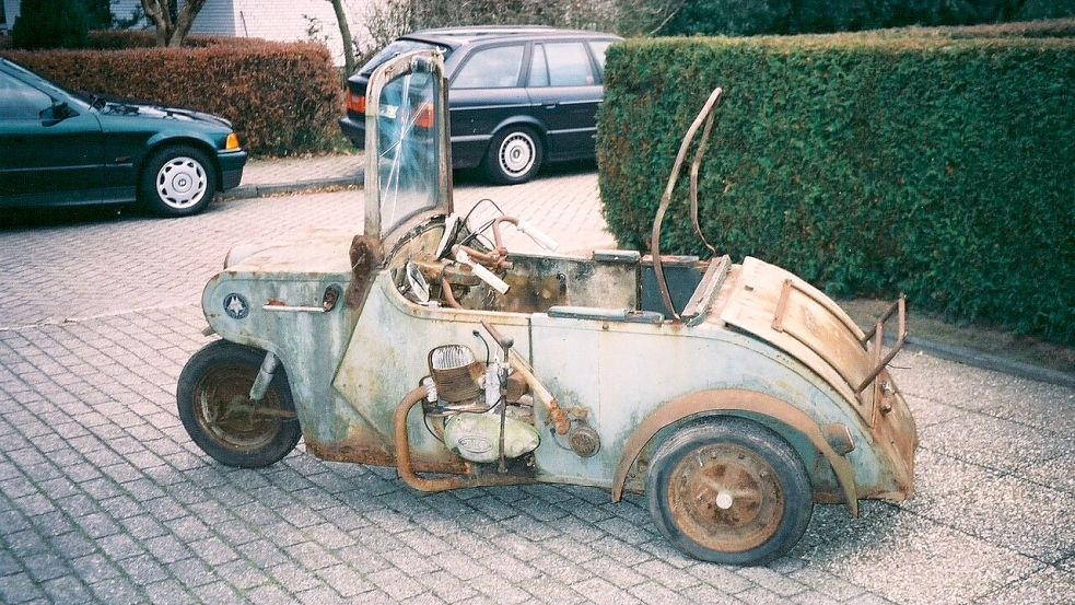 Ein Haufen Schrott: Die Metallteile waren verrostet, der Motor hinüber, der Holzboden verfault. Foto: privat