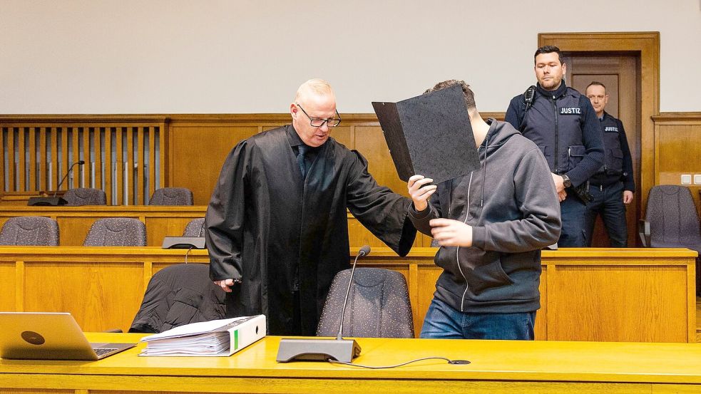 Der Prozess hat mit der Anklage und Einlassung des Angeklagten begonnen Foto: Laszlo Pinter