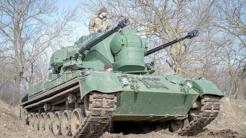 Die Ukraine braucht dringend Geld für die Verteidigung. (Archivbild) Foto: Kay Nietfeld/dpa