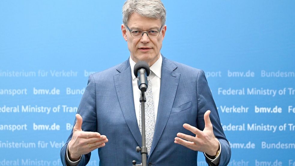 Ein neues Preisschild wollte der Minister nicht nennen. Foto: Elisa Schu/dpa