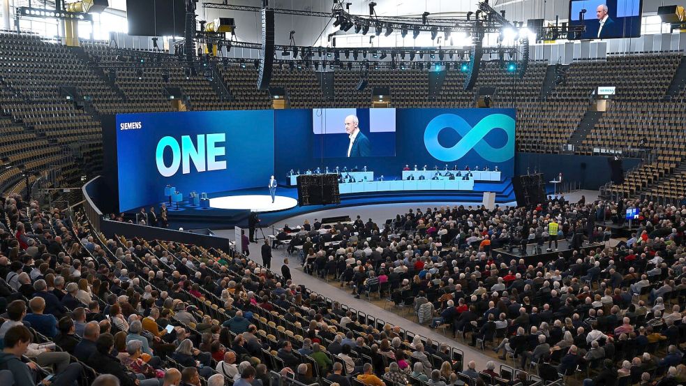 Bei der Hauptversammlung bekam die Siemens-Spitze Applaus der Aktionäre. Foto: Sven Hoppe