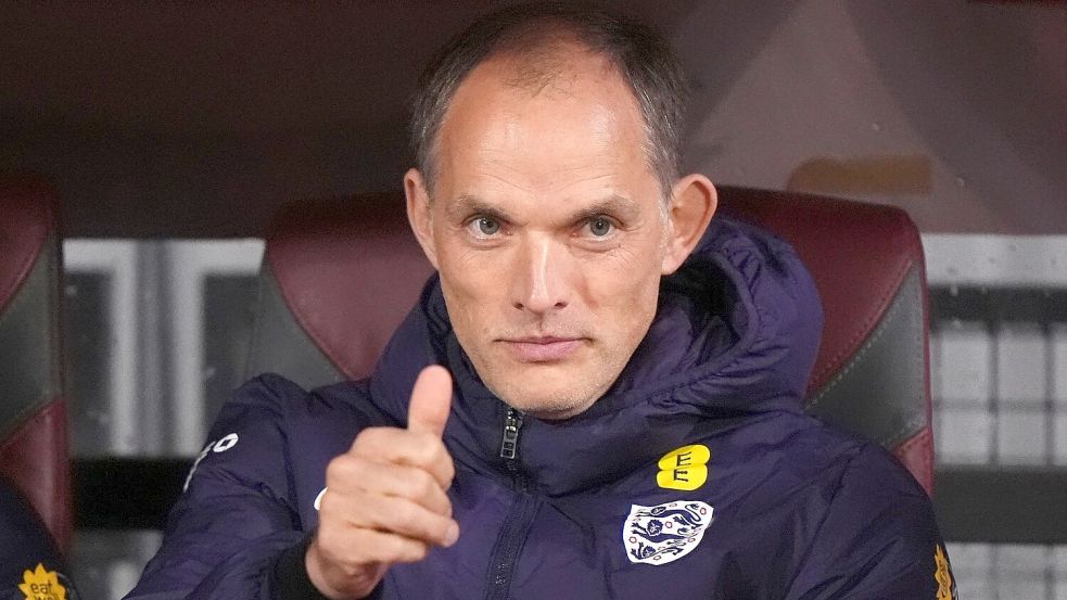 Daumen hoch: Thomas Tuchel hat einen neuen Vertrag in England unterschrieben. (Archivbild) Foto: Bradley Collyer