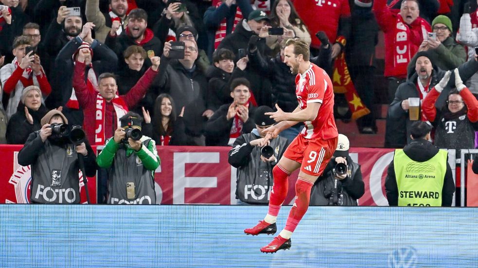 Wieder mal der Wegbereiter: Harry Kane jubelt nach seinem Elfmetertor zum 1:0. Foto: Sven Hoppe