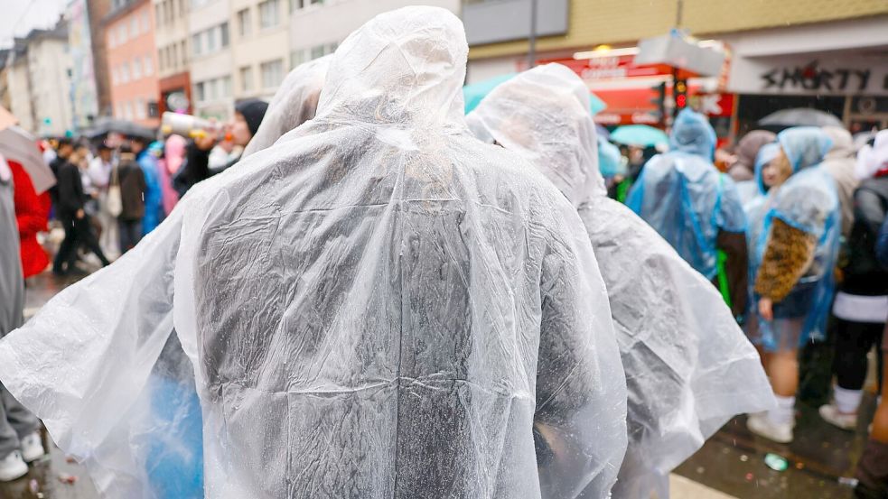 Erst Regen, dann womöglich noch Schnee und Eis - so lautet die Wettervorhersage für den bevorstehenden Höhepunkt des Karnevals. Foto: Thomas Banneyer