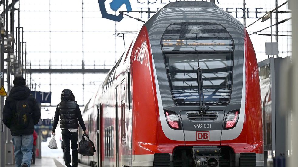 Der tödliche Angriff auf einen Zugbegleiter in einem Regionalzug hat bundesweit Entsetzen ausgelöst. (Archivbild) Foto: Michael Brandt