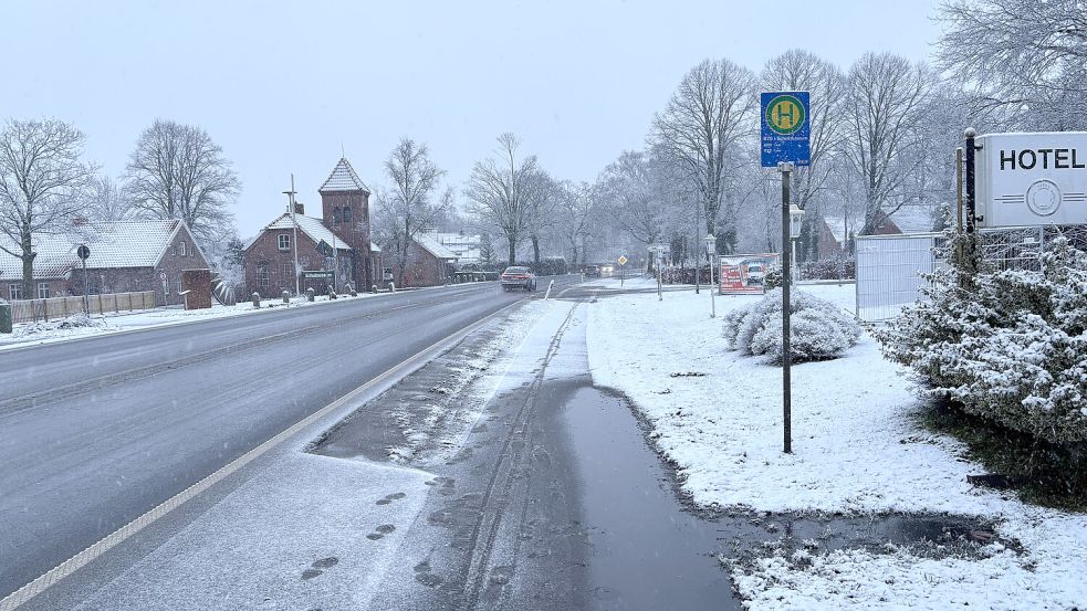 In Ostfriesland ist am Freitag wieder Schnee gefallen. Foto: Carsten Ammermann