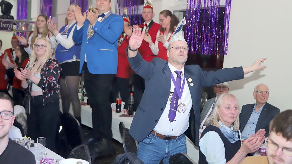 Die Narren des CCS Sedelsberg wollen wieder ausgiebig den Karneval und insbesondere die Gala-Sitzung feiern. Foto: Hans Passmann/Archiv