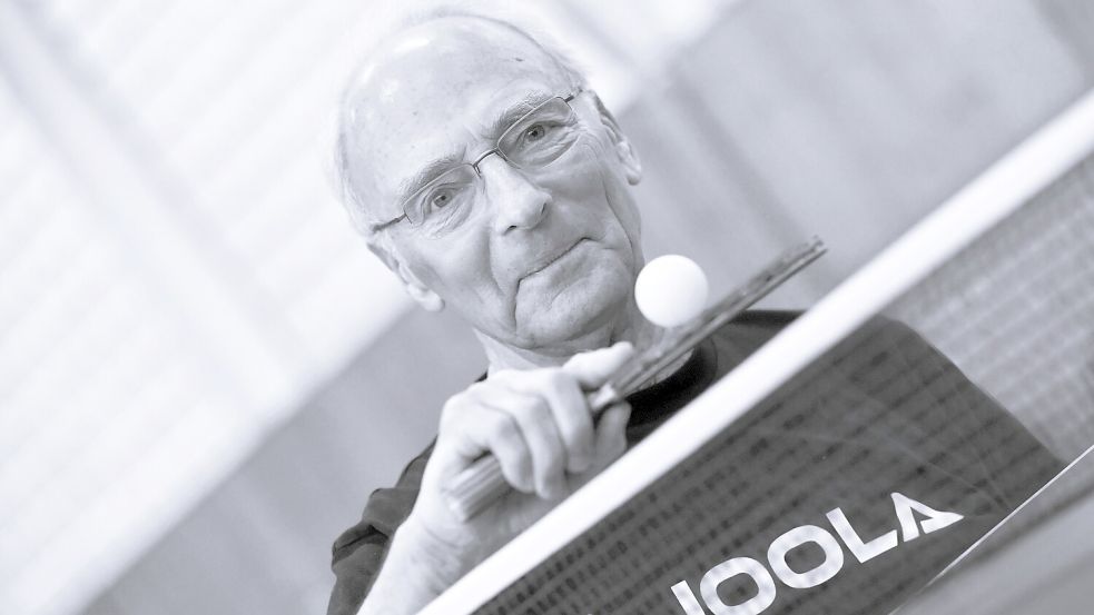 Heiko de Riese prägte den Tischtennissport in Ostfriesland. Nun verstarb er im Alter von 85 Jahren. Archivfoto: Klaus Ortgies