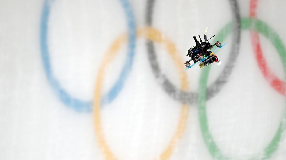 Eine Drohne fliegt durch den Eiskanal von Cortina d’Ampezzo. (Archivbild) Foto: Robert Michael