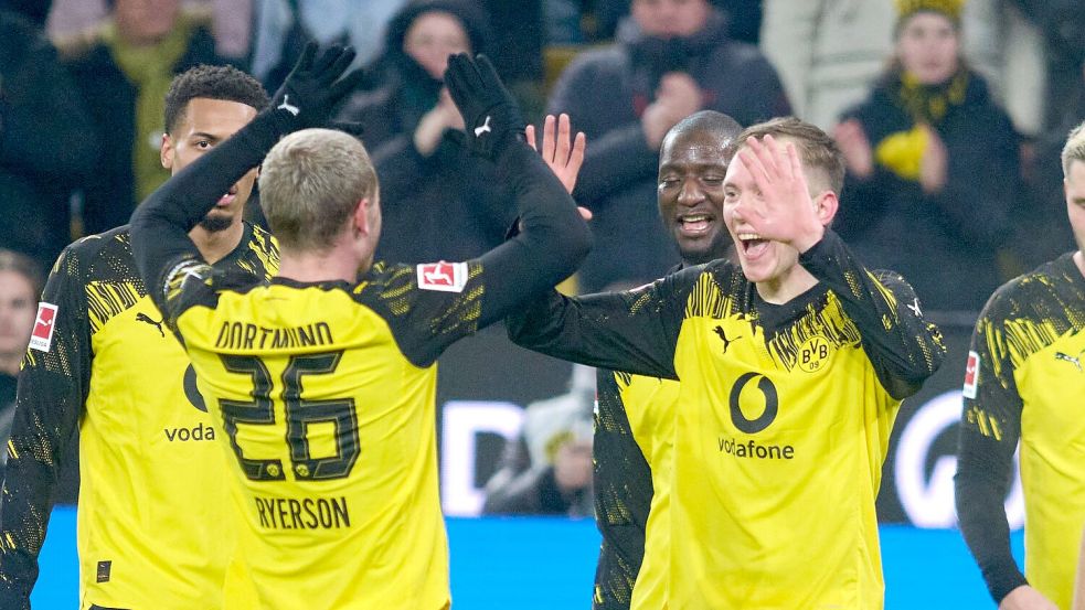 Dortmund jubelt über das Tor zum 2:0. Foto: Bernd Thissen