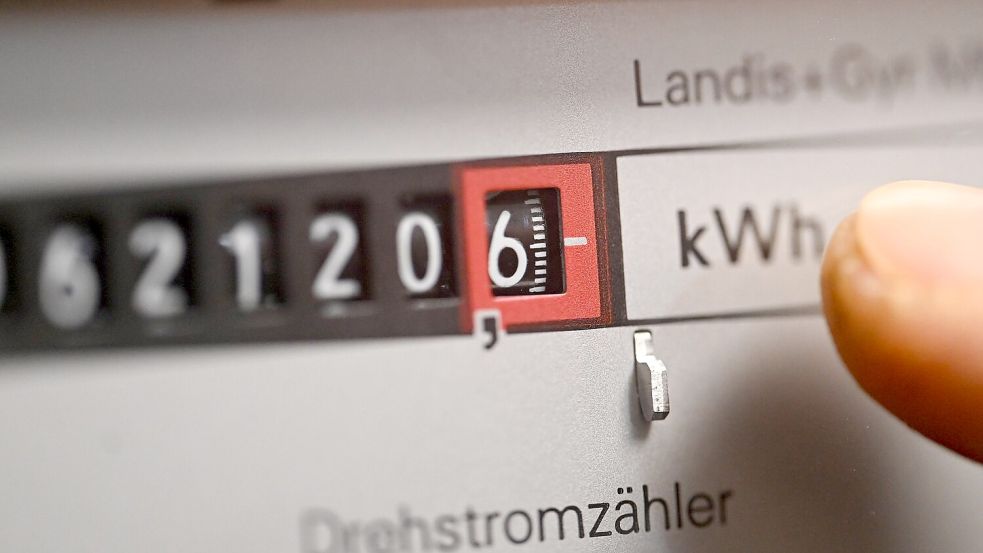 Viele Strom-Grundversorger haben schon die Preise gesenkt, weitere folgen. Der Grund: Gesunkene Netzgebühren und niedrigere Einkaufspreise. (Symbolbild) Foto: Bernd Weißbrod