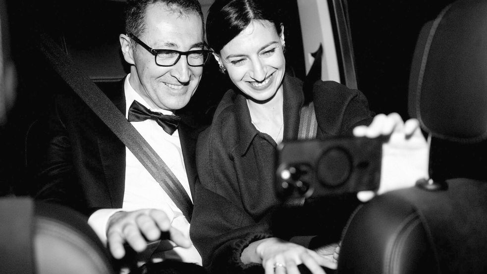 Sind jetzt ein Ehepaar: Grünen-Spitzenkandidat Cem Özdemir und Flavia Zaka. Foto: Alwin Maigler/Team Cem Özdemir