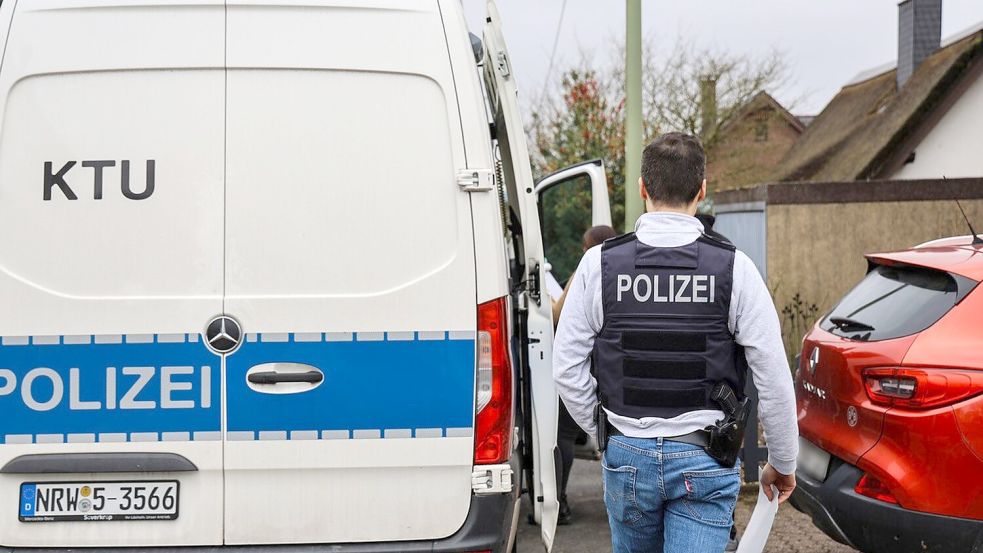 Nach der Tat sicherten Einsatzkräfte Spuren. Foto: Alex Talash/dpa