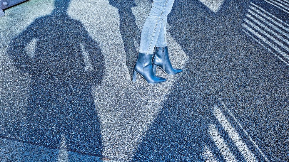 Nach einem Raubdelikt sucht die Polizei nun per Zeugenaufruf den Täter. Foto: IMAGO/Rolf Poss