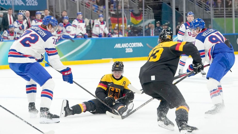 Keine Chance gegen die USA: Das vermeintlich beste deutsche Eishockey-Team jemals funktioniert noch nicht. Foto: Carolyn Kaster/AP/dpa