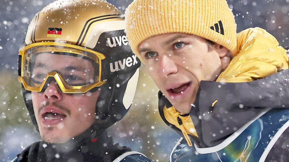 Philipp Raimund (l) und Andreas Wellinger verpassten eine Medaille knapp. Foto: Daniel Karmann