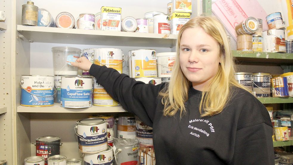 Nicht nur bei der Farbwahl hat Lara Vöge alles im Griff. Das Praktikum im Ausland hat sich auf die angehende Malerin und Lackiererin positiv ausgewirkt. Foto: Handwerkskammer/ Stöppel