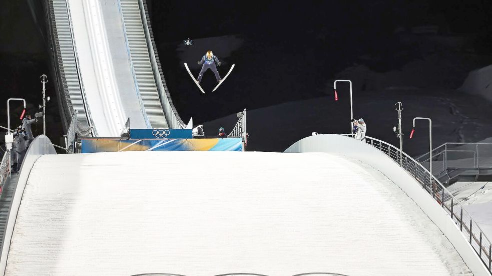 Skispringer Philipp Raimund überragte mit dem Olympiasieg. Foto: Daniel Karmann