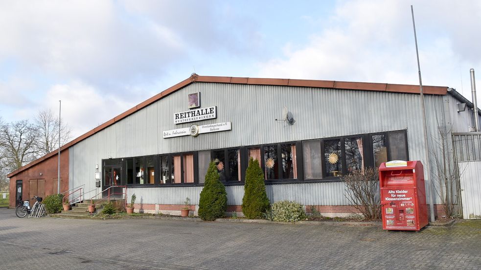 Aktuell wird über einen möglichen Umzug der Reithalle von Ihrhove nach Ihren diskutiert. Foto: Carsten Ammermann/Archiv