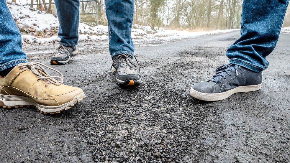 Schlaglöcher sind an vielen Stellen ein Problem. Foto: Klaus Orgies