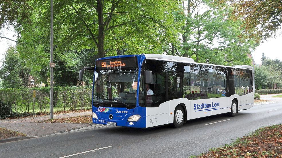 Bald können Fahrgäste an Samstagen kostenlos mit dem Leeraner Stadtbus fahren. Foto: Bodo Wolters/Archiv