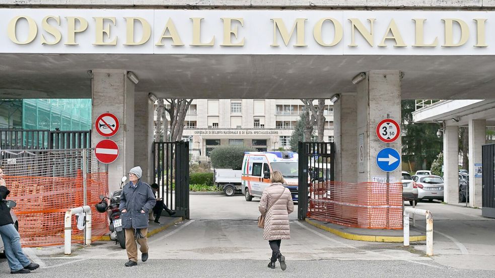 Das Schicksal des kleinen Jungen in der Monaldi-Klinik bewegt ganz Italien. Foto: Felice De Martino