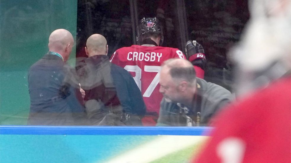 Kanadas Kapitän Sidney Crosby ging vorzeitig verletzt in die Kabine. Foto: Carolyn Kaster/AP/dpa