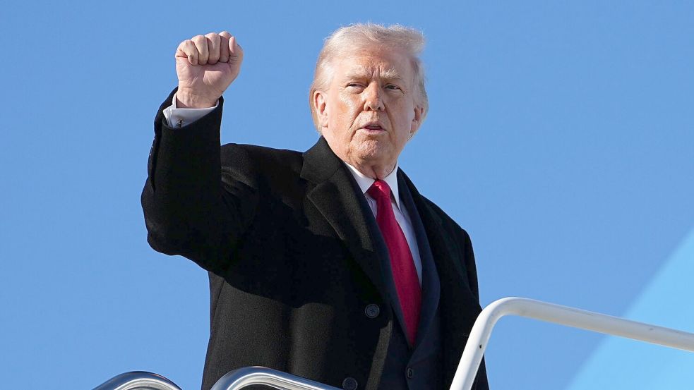 US-Präsident Trump hat im Streit über das iranische Atom- und Raketenprogramm Teheran mit einem Angriff gedroht. (Archivbild) Foto: Matt Rourke/AP/dpa