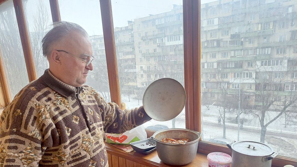 Bei winterlichen Temperaturen werden die in ukrainischen Städten üblichen verglasten Balkons zu Kühlschränken. (Archivbild) Foto: Andreas Stein