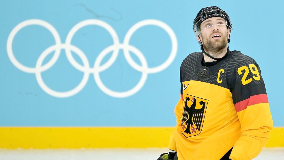 Deutschlands Eishockey-Männer um Kapitän Leon Draisaitl haben eine Olympia-Medaille verpasst. Foto: Peter Kneffel
