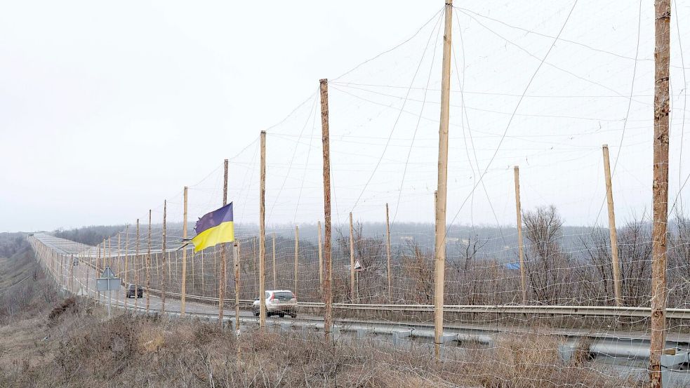 Anti-Drohnen-Netze werden für die Sicherung des ukrainischen Nachschubs selbst Dutzende Kilometer von der Front entfernt immer wichtiger. (Archivbild) Foto: Andreas Stroh