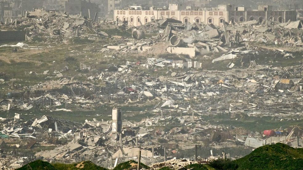 Im weitgehend zerstörten Gazastreifen kommt es trotz der Waffenruhe immer wieder zu tödlichen Zwischenfällen. (Archivbild) Foto: Leo Correa/AP/dpa