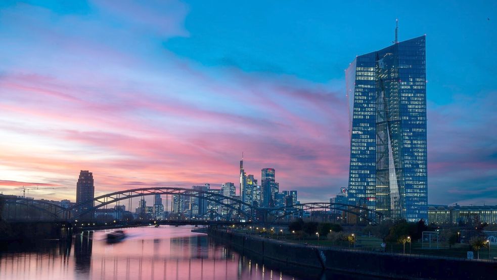 Die Bankenaufsicht der EZB verhängt eine Millionenstrafe gegen J.P. Morgan. (Archivbild) Foto: Boris Roessler