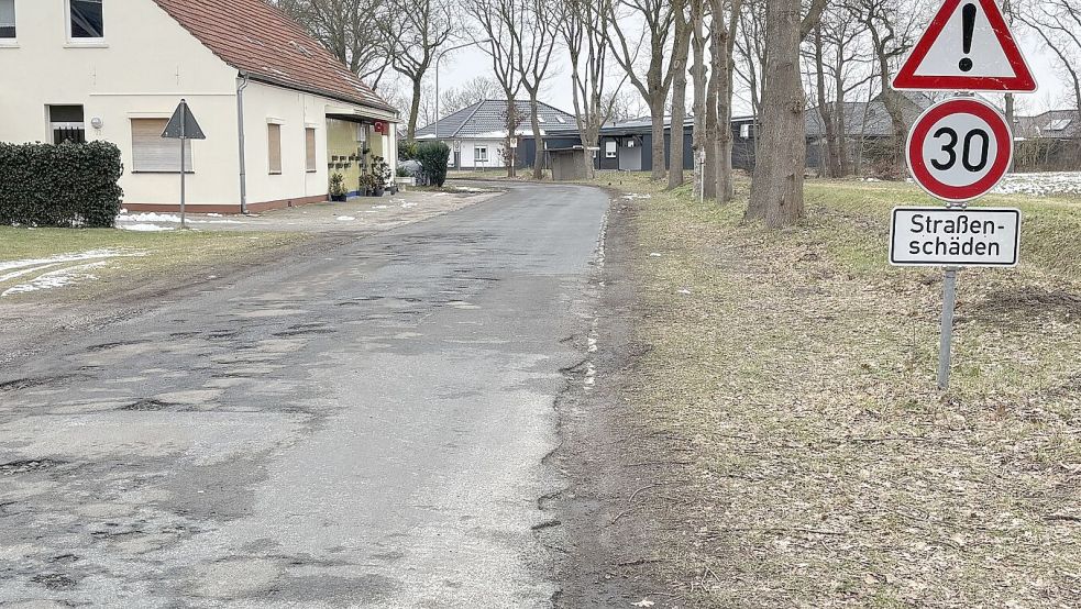 Aufgrund von Straßenschäden gilt Tempo 30 in der Möhlenschleede in Ramsloh-Hollen. Foto: Horst Kruse
