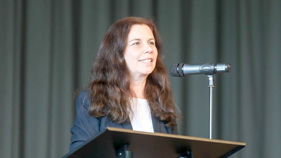 Anja Arndt, hier bei einer Veranstaltung in Filsum, erhebt schwere Vorwürfe gegen den AfD-Landesverband Niedersachsen. Auch ihr Sohn Simon Arndt stimmt mit ein. Foto: Claus Hock/Archiv