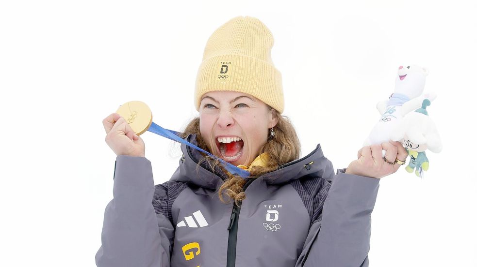 Freudenschrei: Daniela Maier mit der Goldmedaille Foto: Oliver Weiken