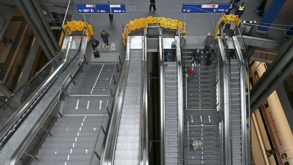 Bis auf weiteres gesperrt: 42 von 54 Rolltreppen im Berliner Hauptbahnhof. (Archivbild) Foto: Markus Lenhardt