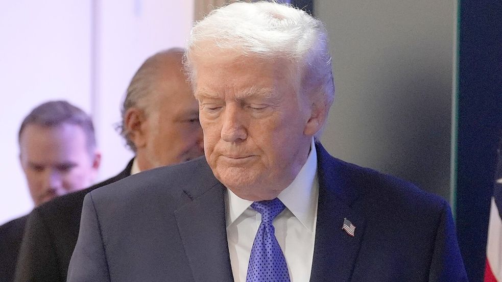 Der Supreme Court hat viele seiner Zölle für illegal erklärt - nun reagiert Trump. Foto: Alex Brandon/AP/dpa