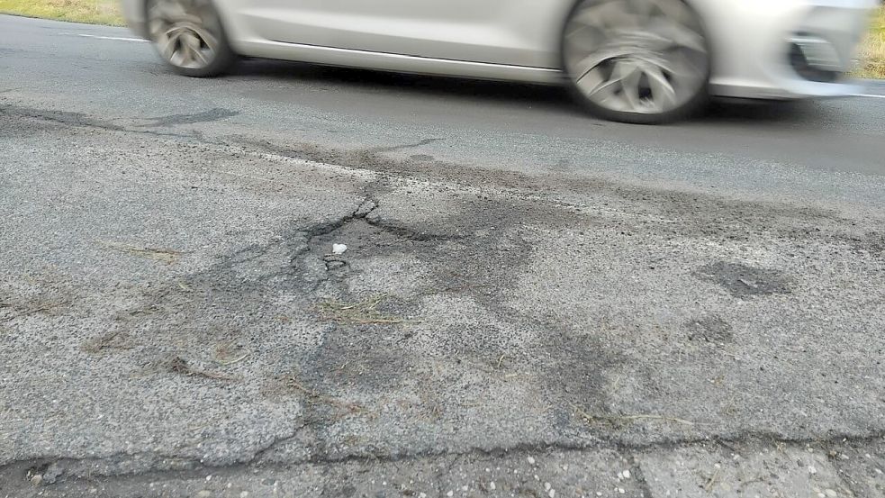 Die Schwarzmoorstraße gehört zu den Sorgenkindern unter den Straßen. Foto: Clarissa Scherzer