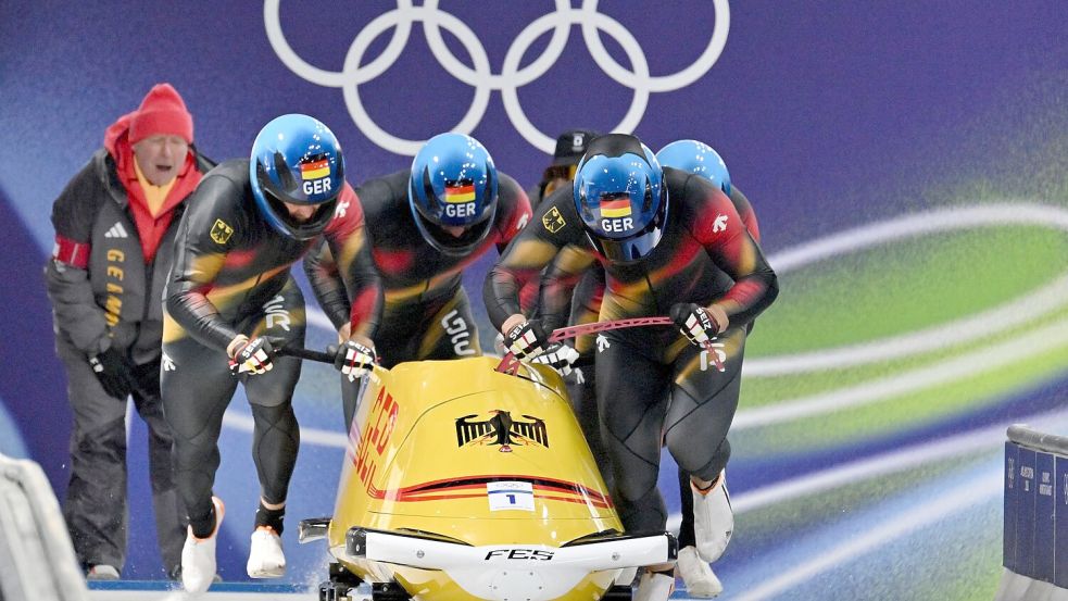 Johannes Lochner (Pilot), Thorsten Margis, Jörn Wenzel und Georg Fleischhauer (Deutschland) legten im ersten Lauf Start- und Bahnrekord hin. Foto: Robert Michael